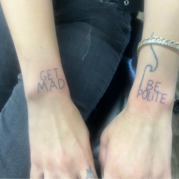 Meet your posher! 💌 - Picture 6 of 9